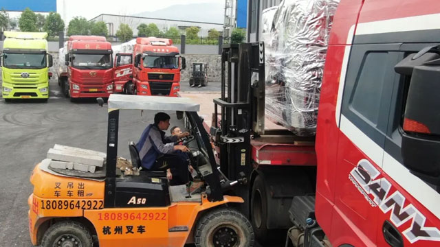 九九影视水蜜桃铝产业园投产，“归雁经济” 助力产业升级